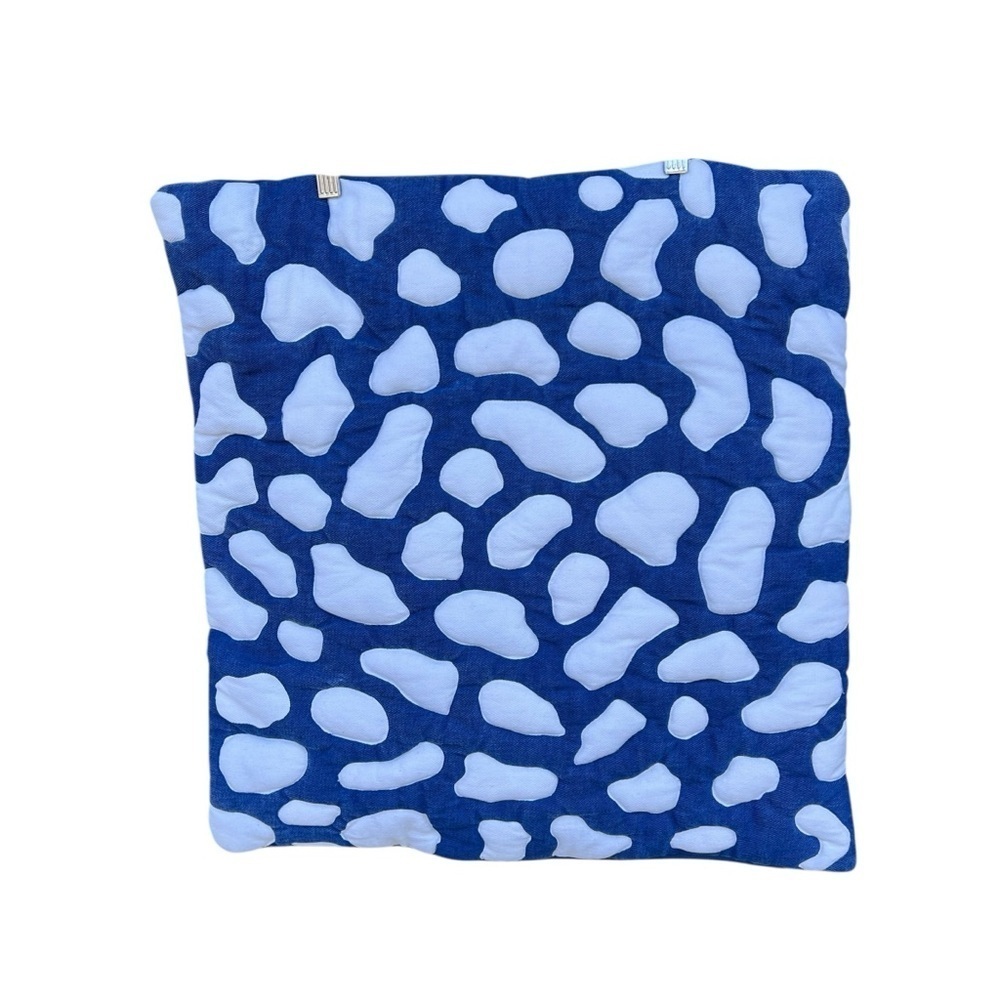 Annie Selke Pinecone Hill Pebbles Blue White Quilted Pillow Cover 22x22 GUC